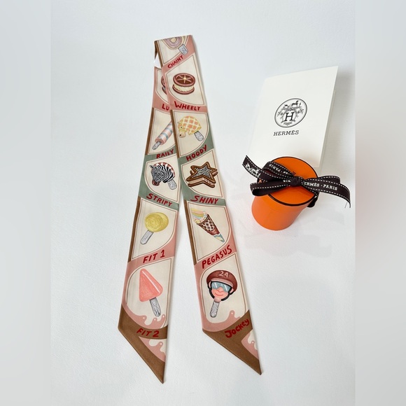 HERMES TWILLY NEW IN BOX. - Picture 2 of 16